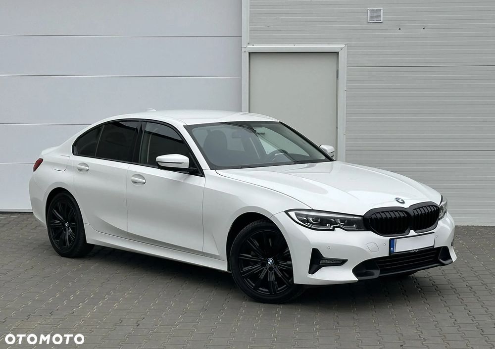 BMW Seria 3 330i Sport - 10