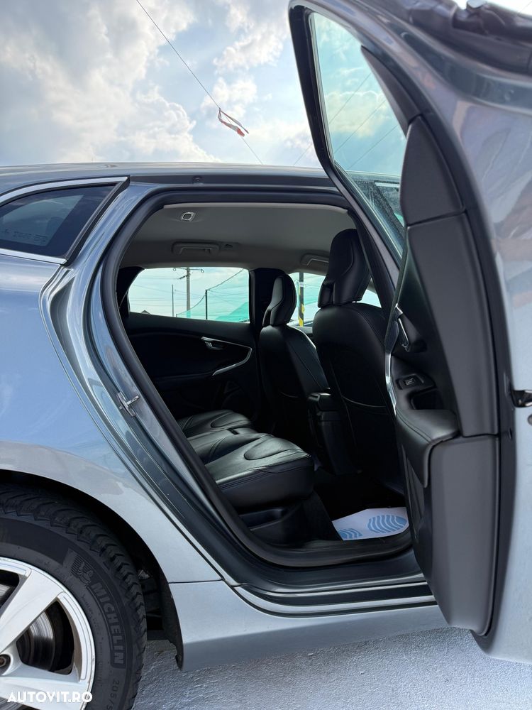 Volvo V40 D4 Inscription - 16