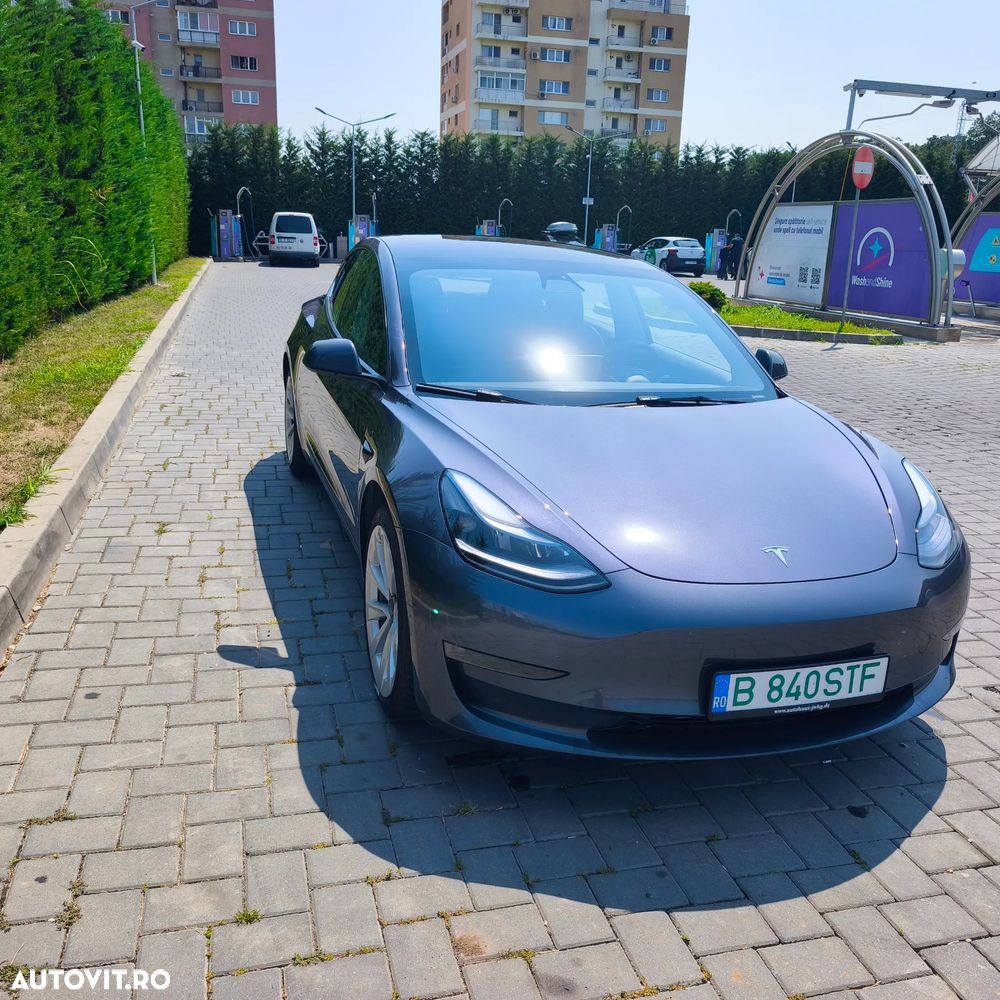 Tesla Model 3 - 8