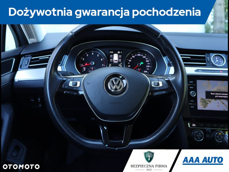 Volkswagen Passat - 20