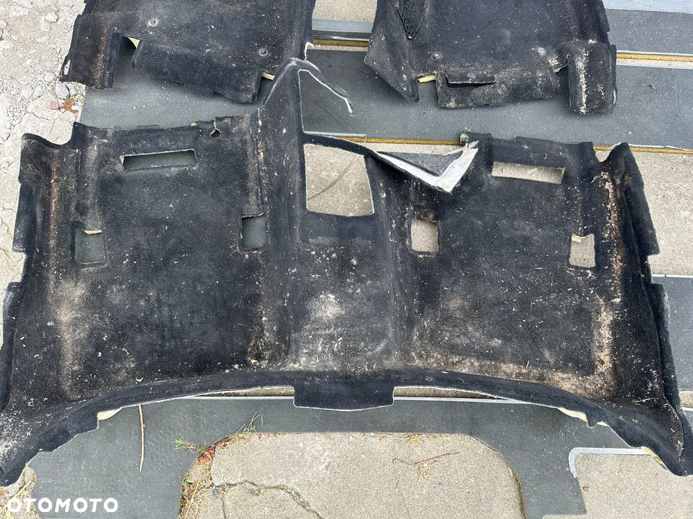 MERCEDES e 213 dywan wykładzina  podłogi europa czarna - 2
