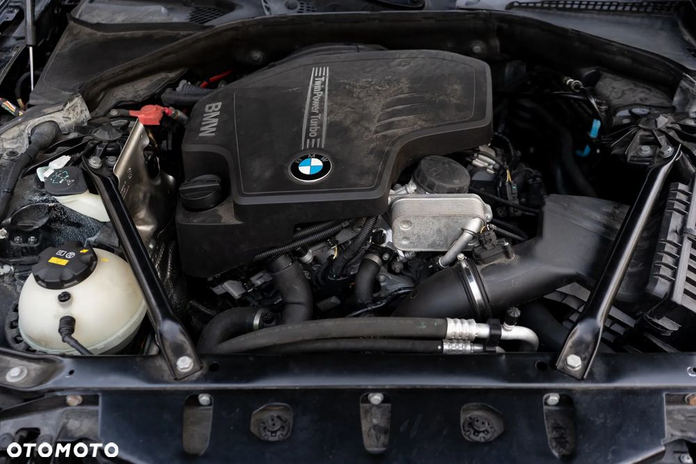 BMW Seria 5 528i - 36