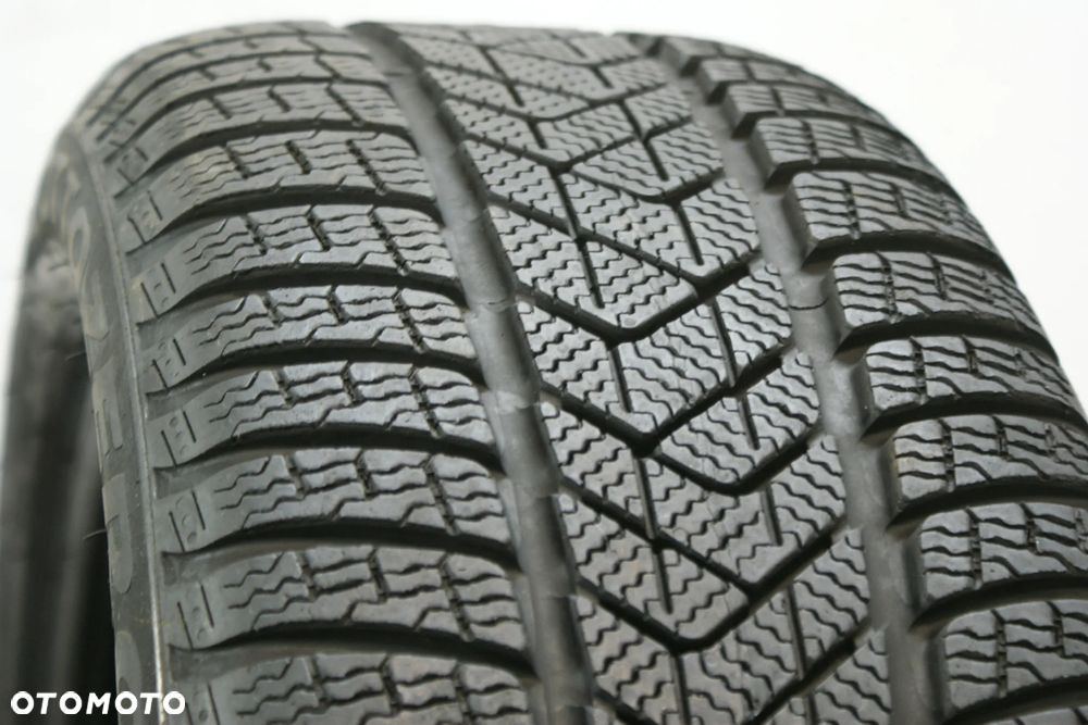 245/45R18 PIRELLI WINTER SOTTOZERO 3 , 7,5mm B2285 - 2
