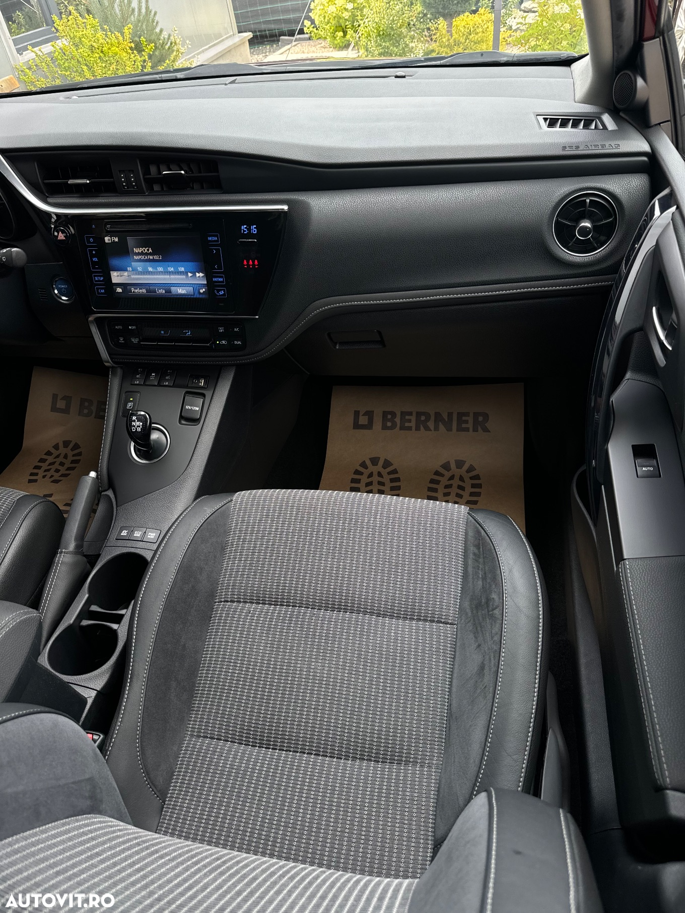 Toyota Auris 1.8 VVT-i Hybrid Automatik Design Edition - 11