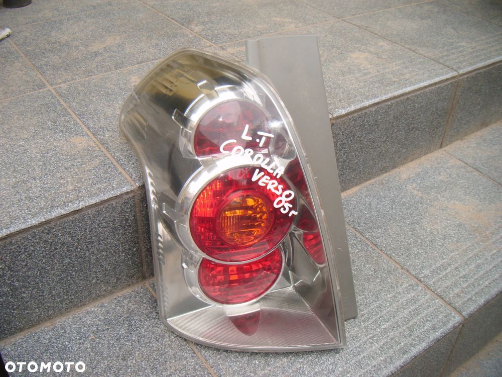 toyota corolla verso 05r  lampa lewy tył - 1