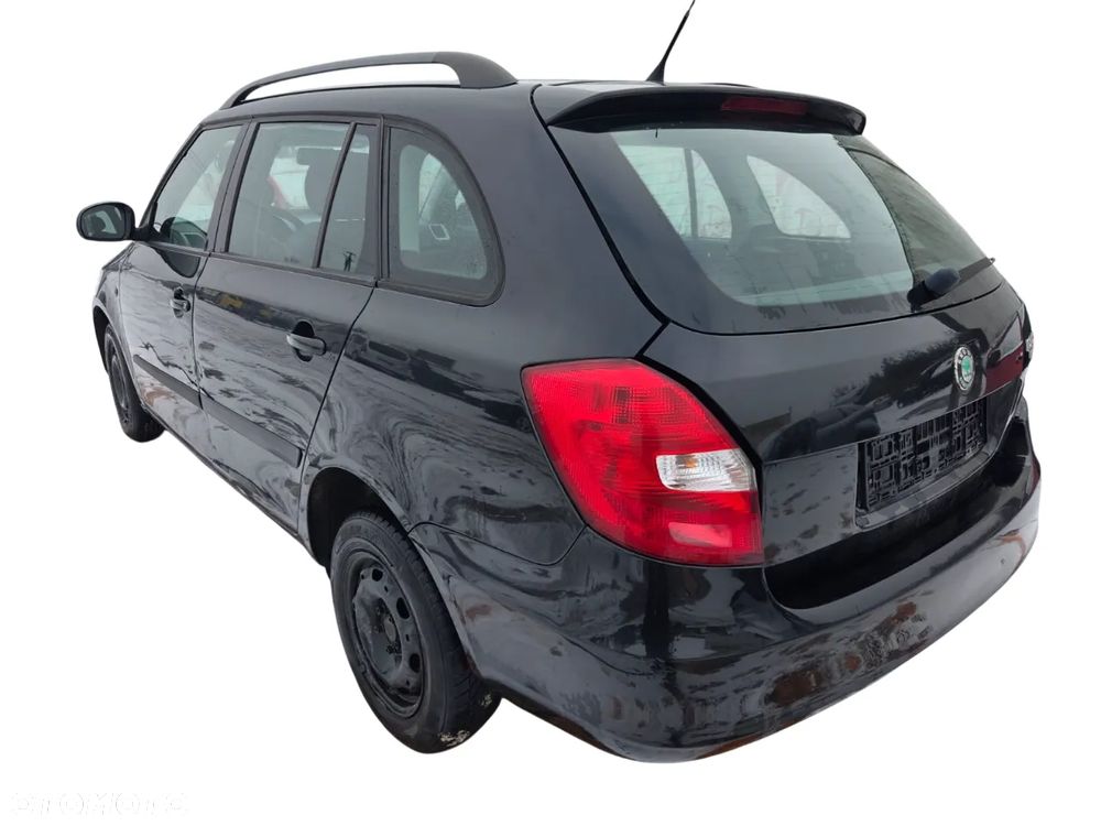 Skoda Fabia Kombi 2008 Silnik 1.4i 16V (BXW) 85 KM (63 kW) 9910 Na części silnik, maska,  drzwi, błotnik, lampa - 3