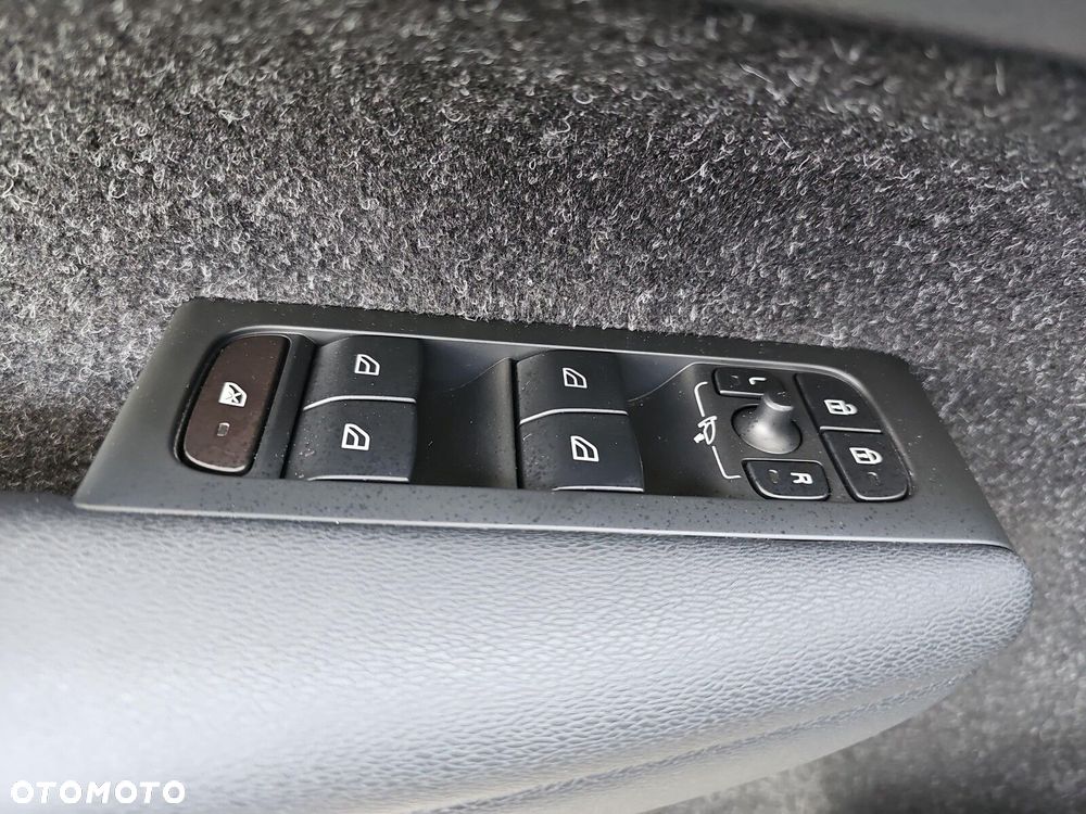 Volvo XC 40 - 18