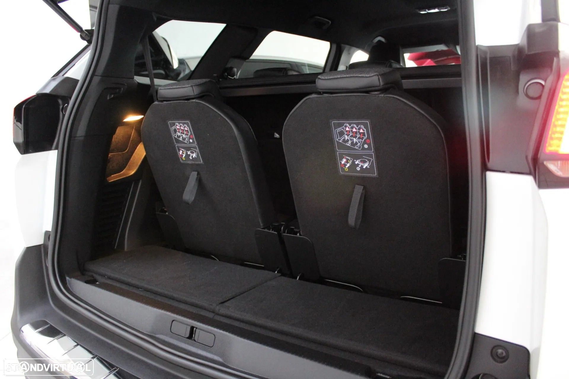 Peugeot 5008 1.2 PureTech Allure Pack EAT8 - 19