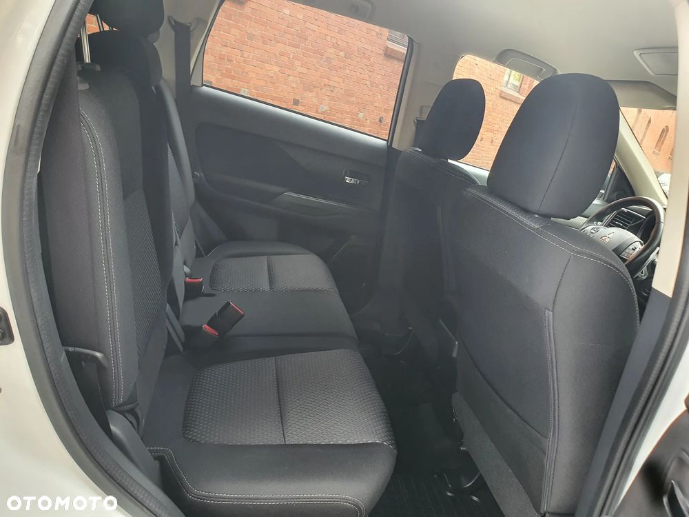 Mitsubishi Outlander 2.2 DI-D 4WD Automatik Edition 100+ - 13