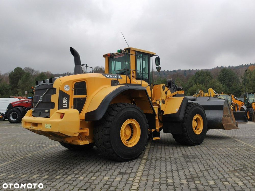 Volvo L 220G - 11