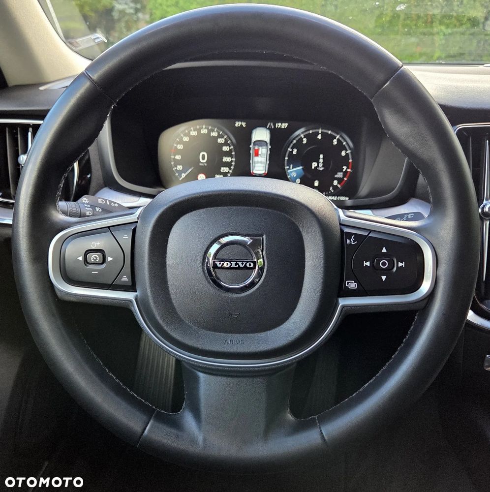 Volvo V60 B3 B DKG Momentum Pro - 34