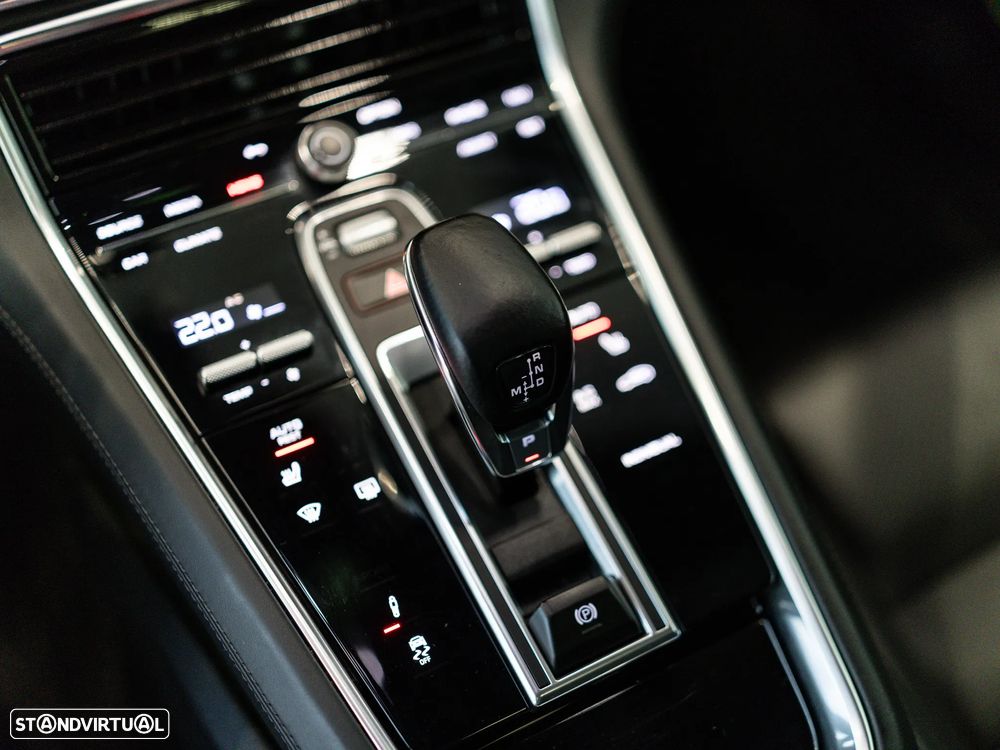 Porsche Panamera Sport Turismo 4 E-Hybrid Platinum Edition - 42