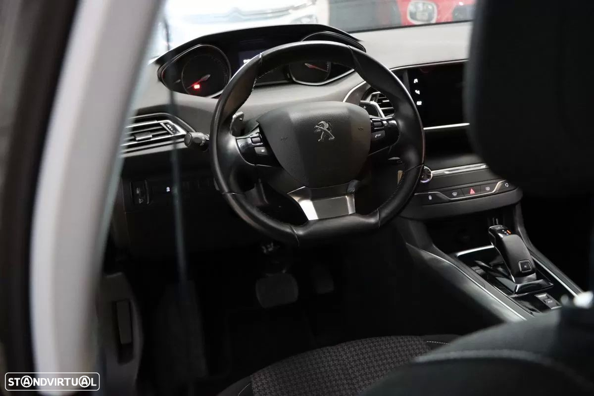 Peugeot 308 PureTech 130 GPF EAT8 Stop & Start Allure - 11