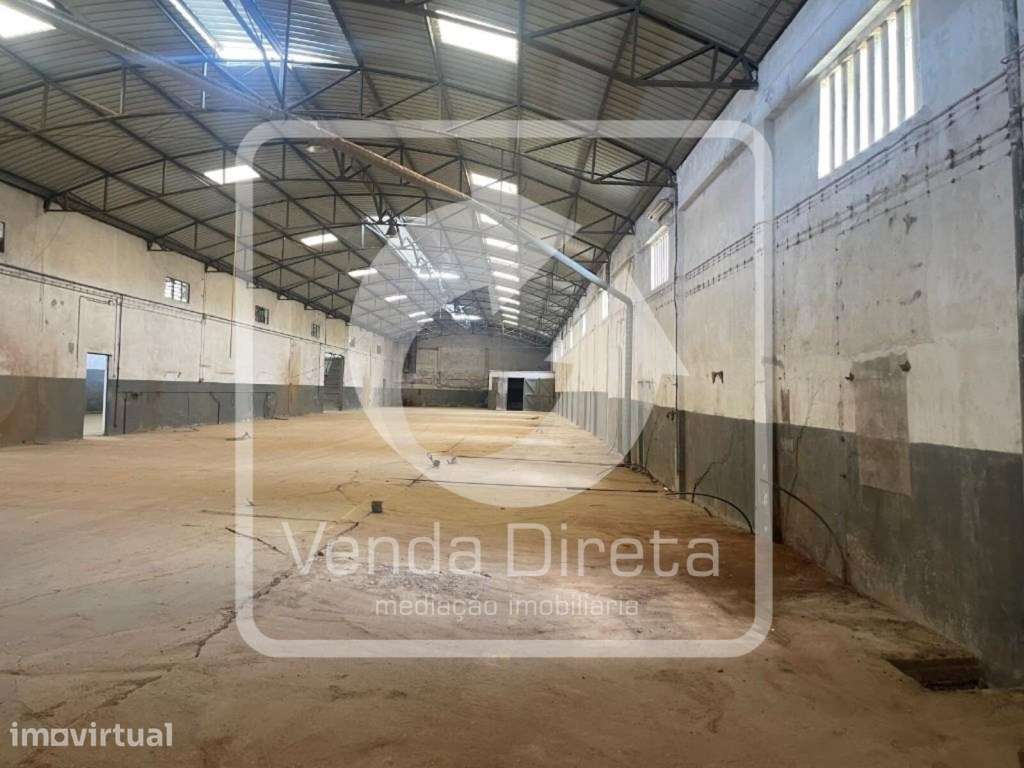 Armazém Industrial de 2 pisos com 2115 m² em Amiais de Baixo, Santa... - Grande imagem: 2/24