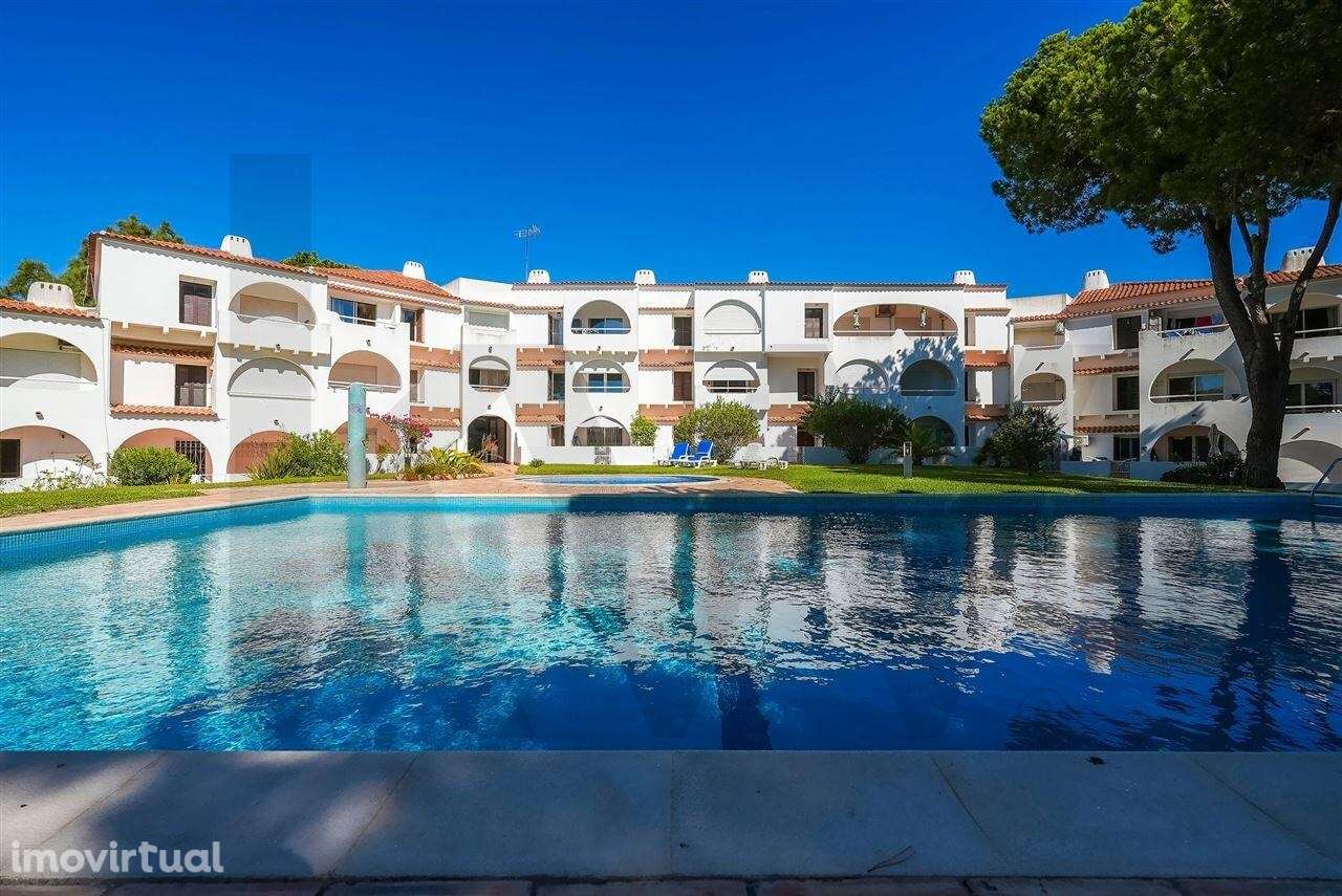 Apartamento T2 em Quarteira – Condomínio com Piscina e Jardim - Grande imagem: 2/51