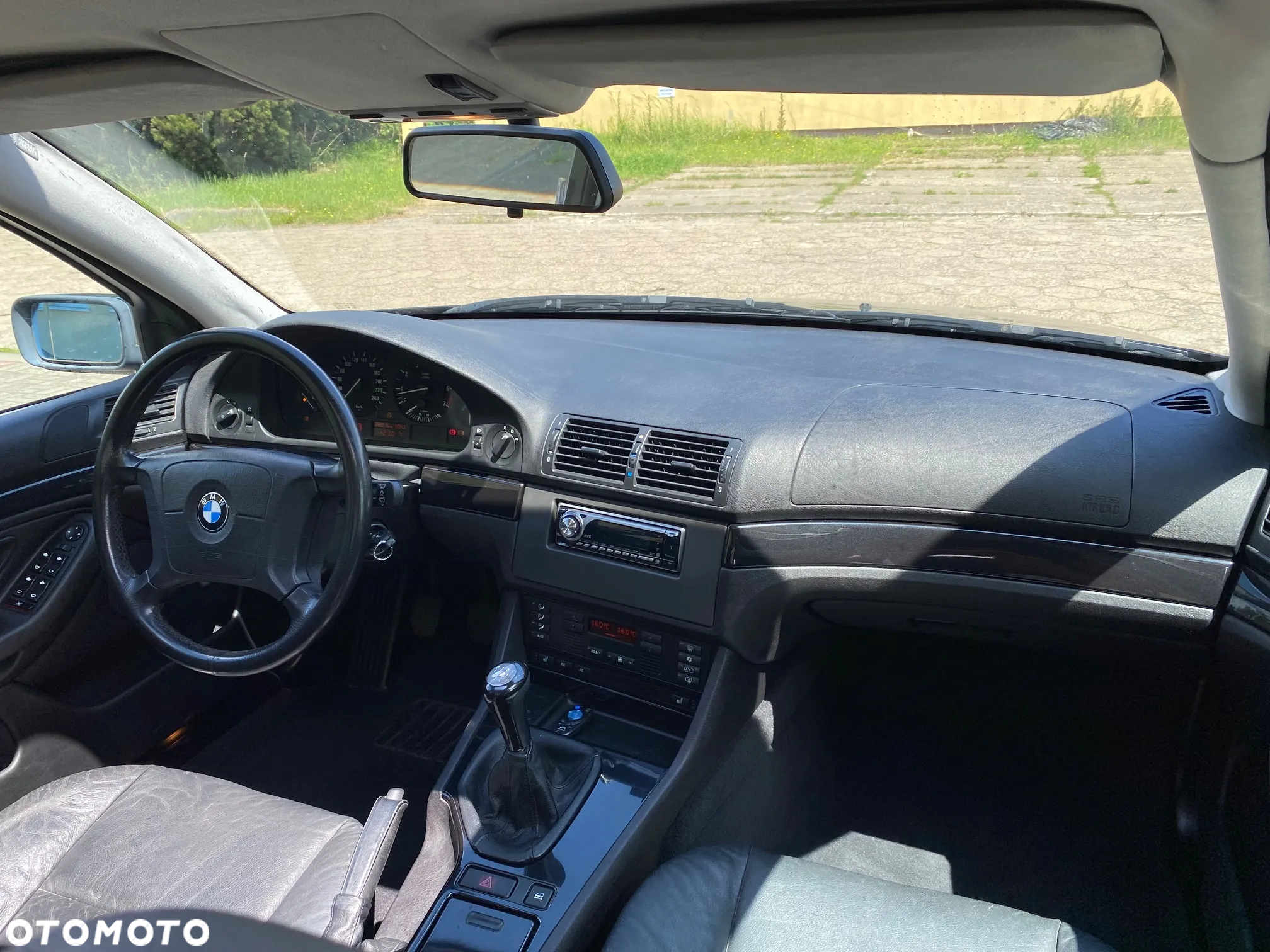 BMW Seria 5 520i - 28