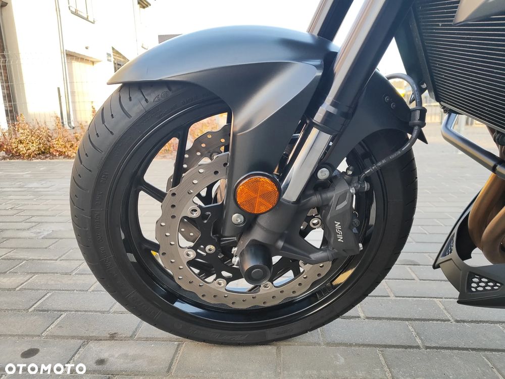 Suzuki GSX - 19