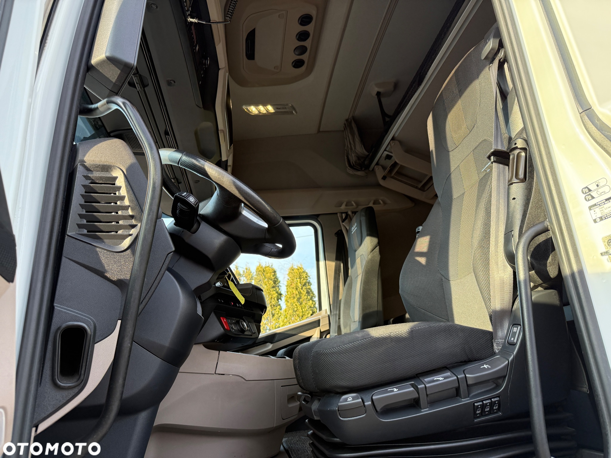 DAF XG - 27