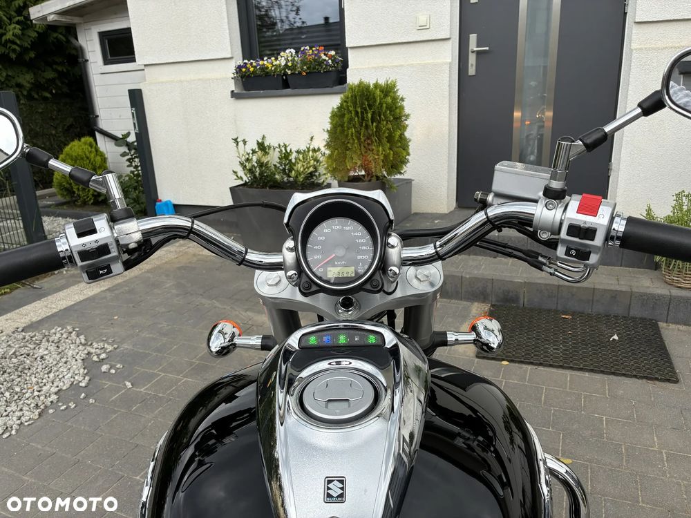 Suzuki Intruder - 4