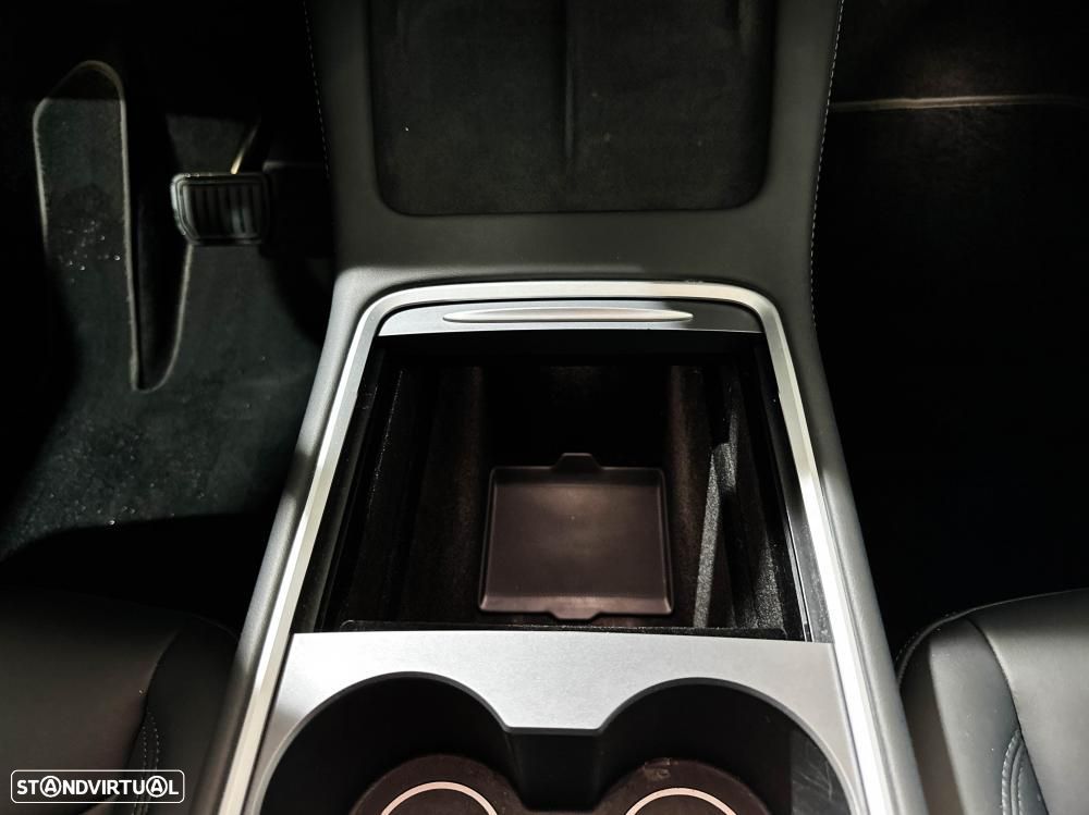 Tesla Model Y Long Range Dual Motor AWD - 37