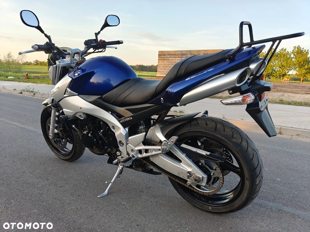 Suzuki GSR - 4