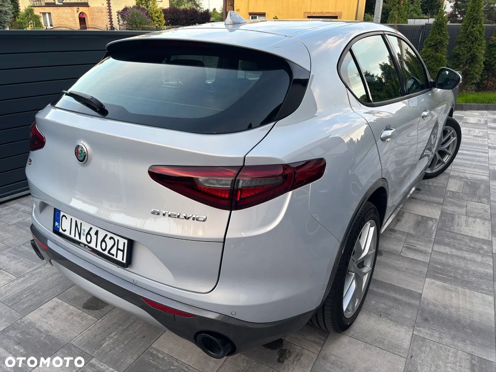 Alfa Romeo Stelvio 2.0 Turbo 16V AT8-Q4 Ti - 7
