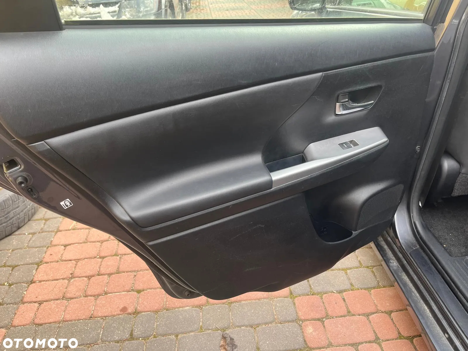 Toyota Prius+ (Hybrid) Executive - 17