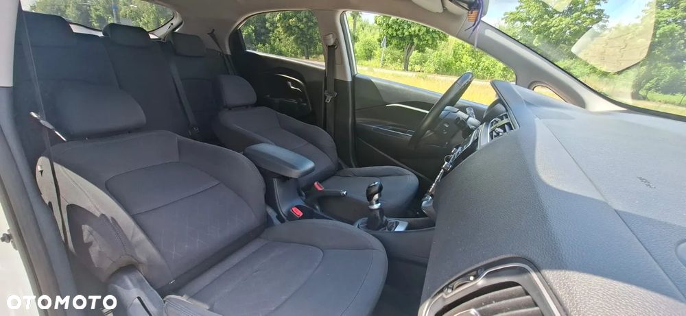 Kia Rio 1.1 CRDI Attract - 17