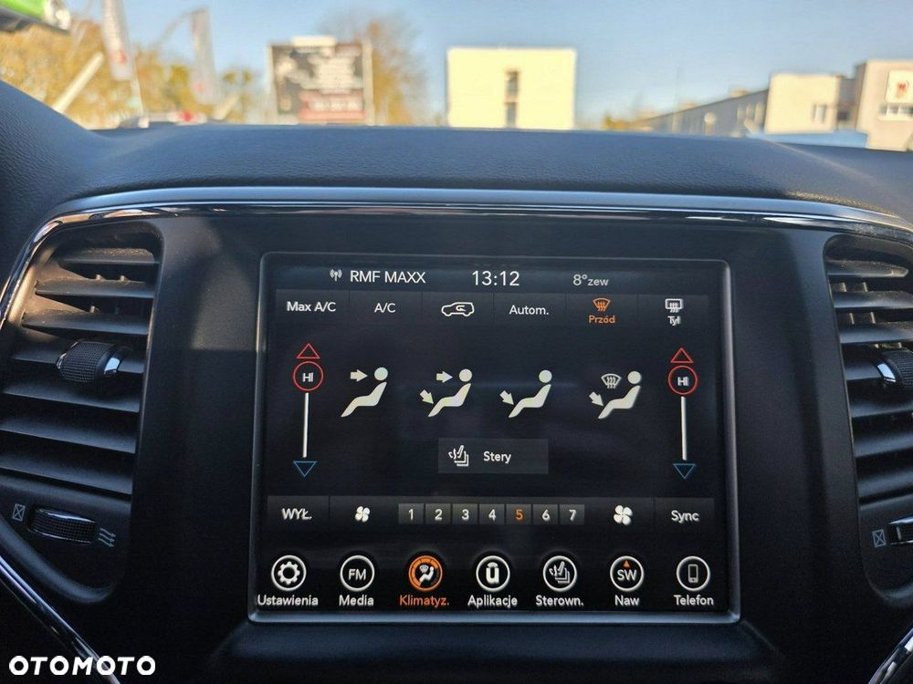 Jeep Grand Cherokee - 21