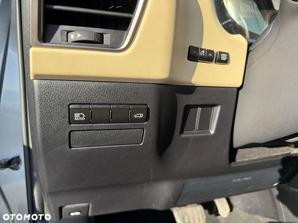 Lexus NX 300h Comfort AWD - 24