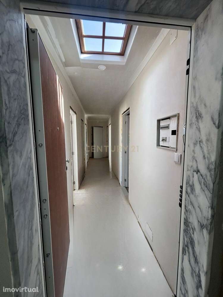 Apartamento T1 Totalmente em remodelação em Benavente - Grande imagem: 3/8