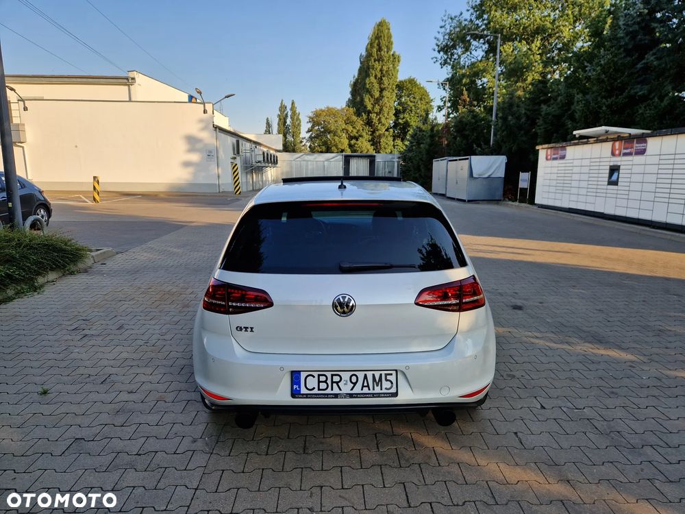 Volkswagen Golf - 5