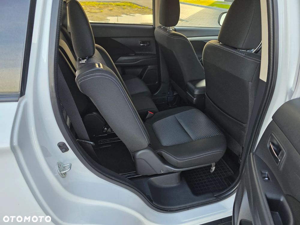 Mitsubishi Outlander 2.4 Instyle CVT - 14
