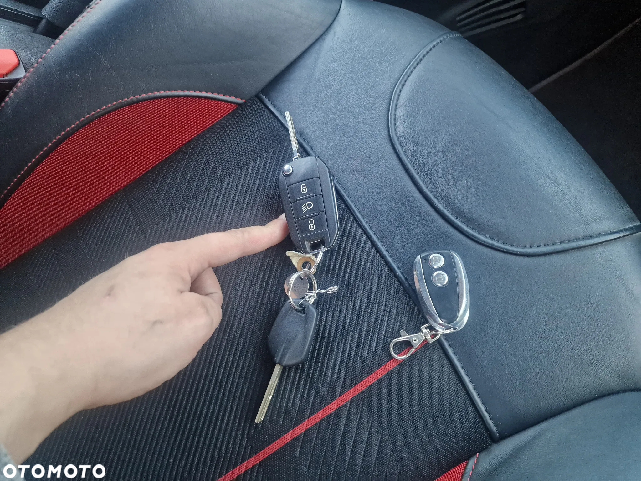 Peugeot 208 THP STOP & START GTi by Sport - 28