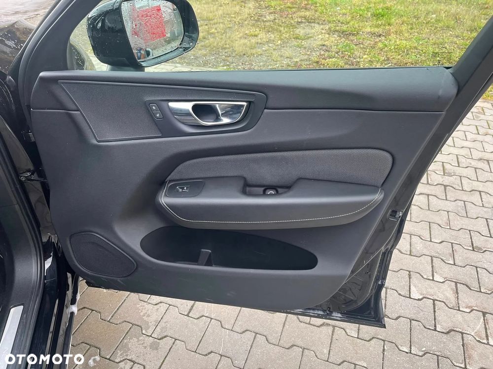 Volvo XC 60 D4 AWD Geartronic RDesign - 27