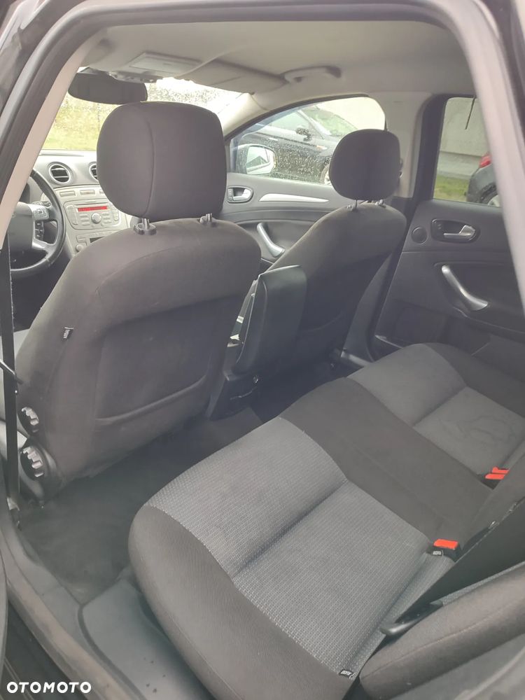 Ford Mondeo 2.0 Trend - 12