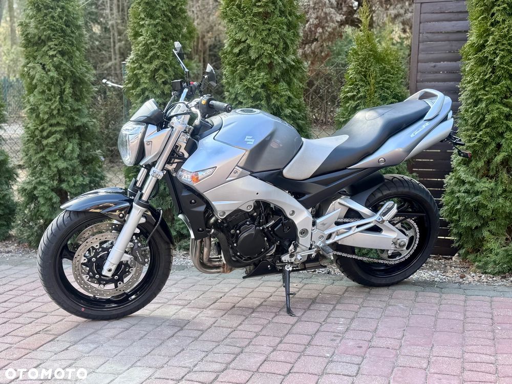 Suzuki GSR - 6