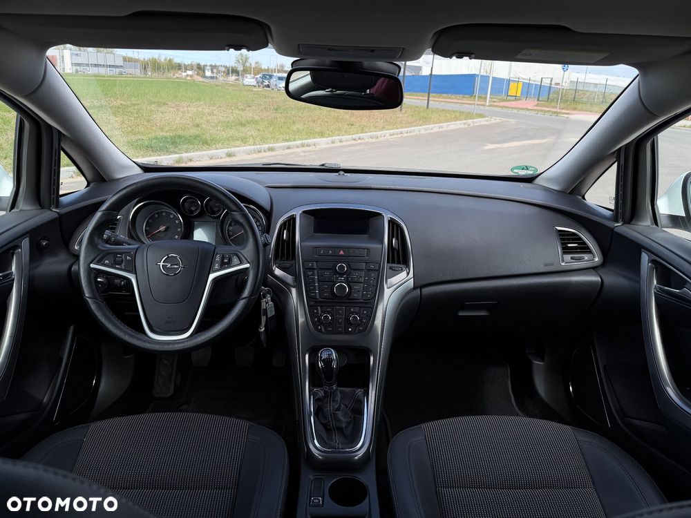 Opel Astra 1.4 T Enjoy - 10