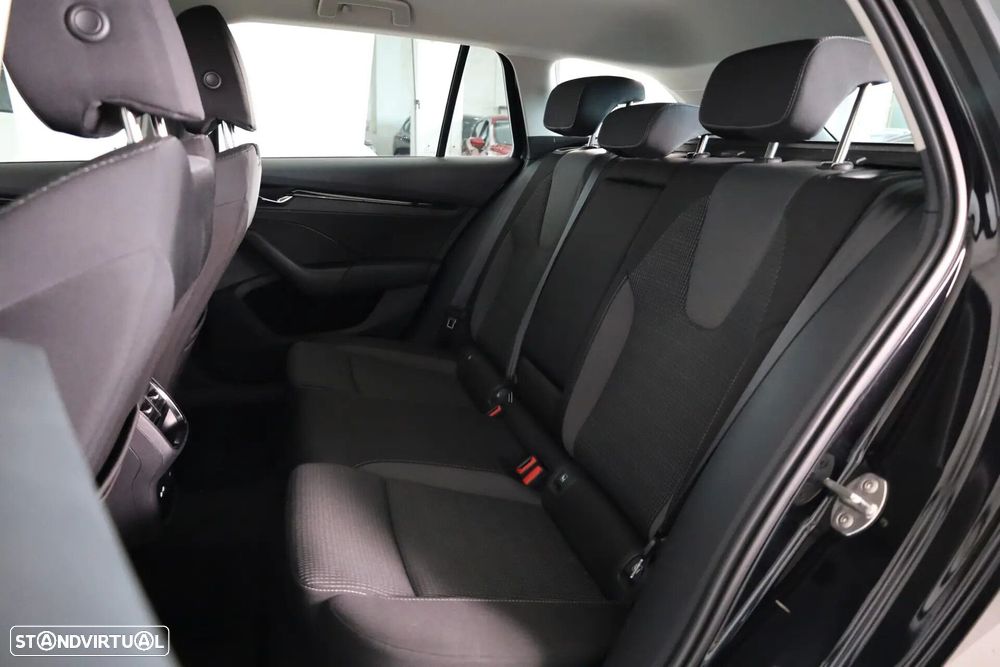 Skoda Octavia Break 2.0 TDI Scout DSG 4x4 - 24