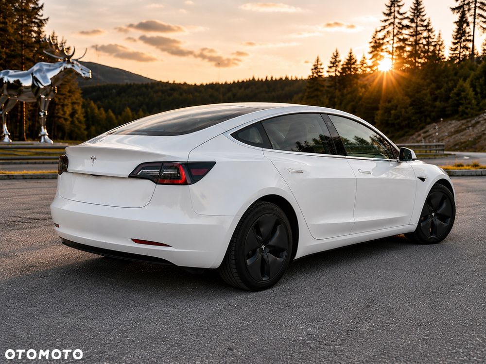 Tesla Model 3 - 3