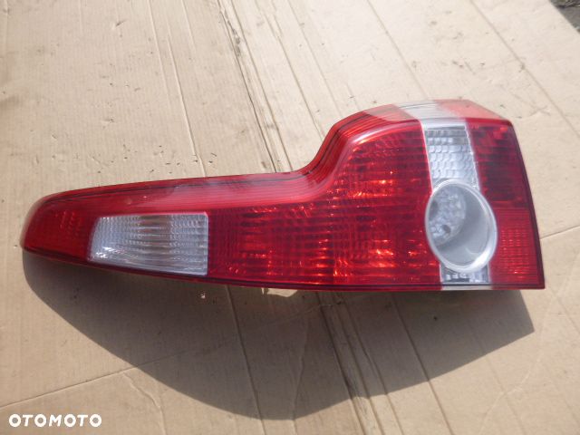 LAMPA PRAWY TYŁ PRAWA TYLNA VOLVO V50 04-07 - 10