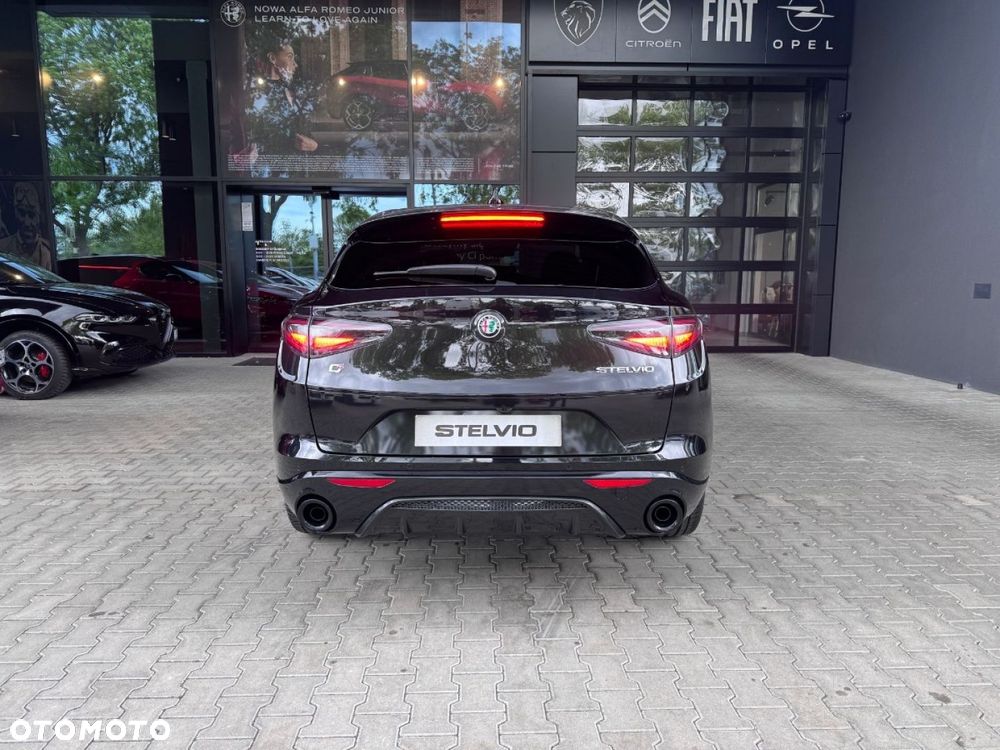 Alfa Romeo Stelvio - 8
