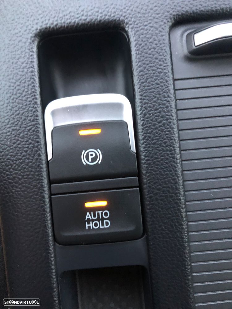 VW Passat Variant 2.0 TDi Business DSG - 38