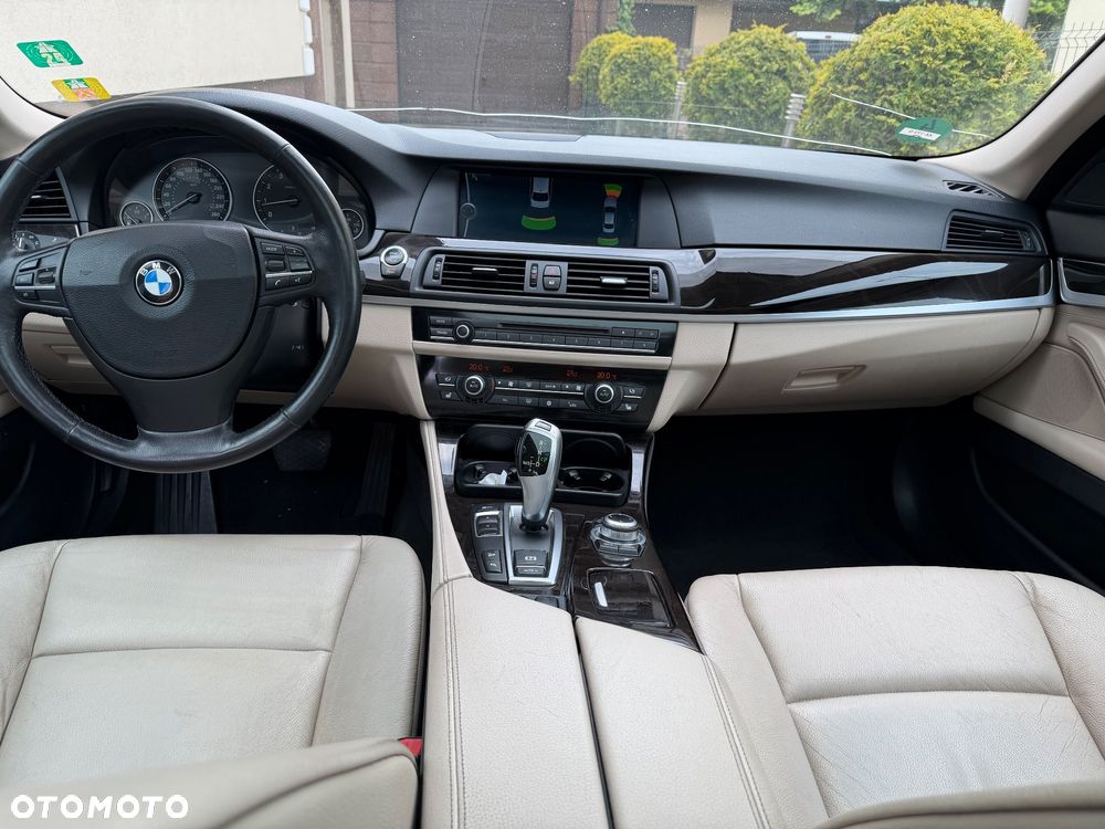 BMW Seria 5 528i xDrive - 11