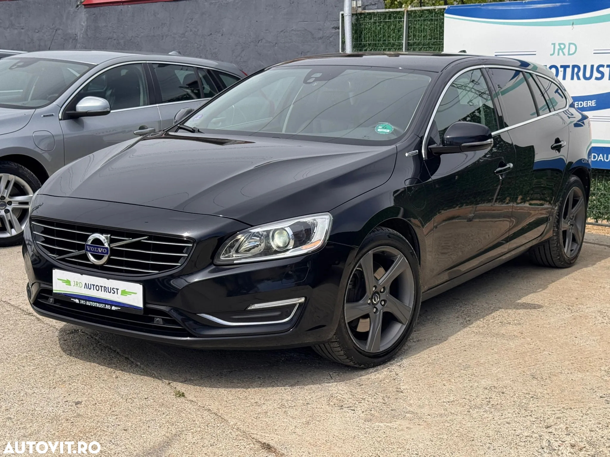 Volvo V60 D6 Plug-In-Hybrid AWD Geartronic Summum - 13