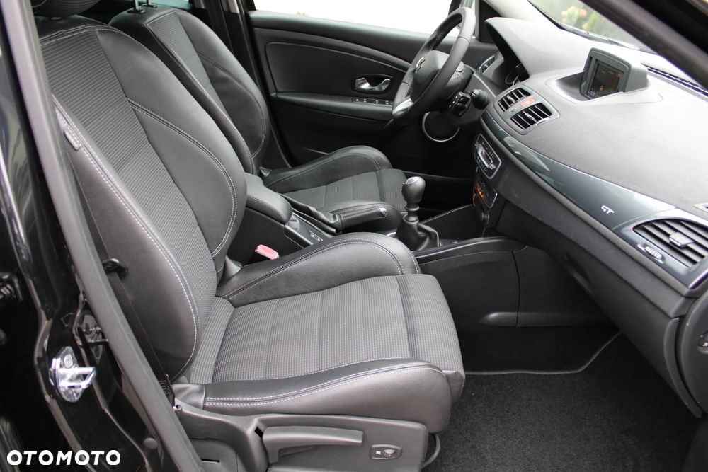 Renault Megane TCe 180 GT - 33