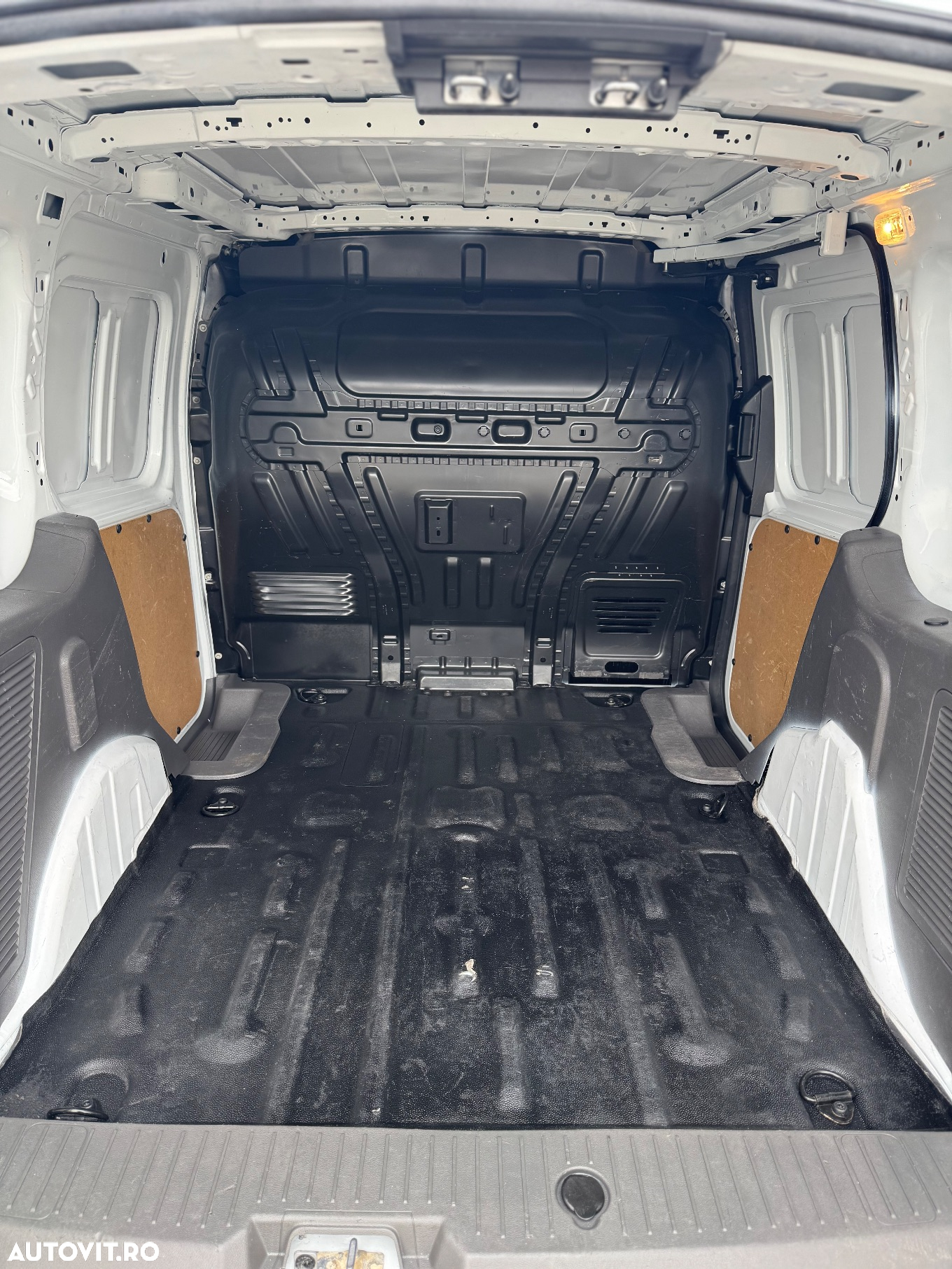 Ford Transit Connect 1.5 EcoBlue 120CP 8AT DCIV SWB(L1) Trend - 13