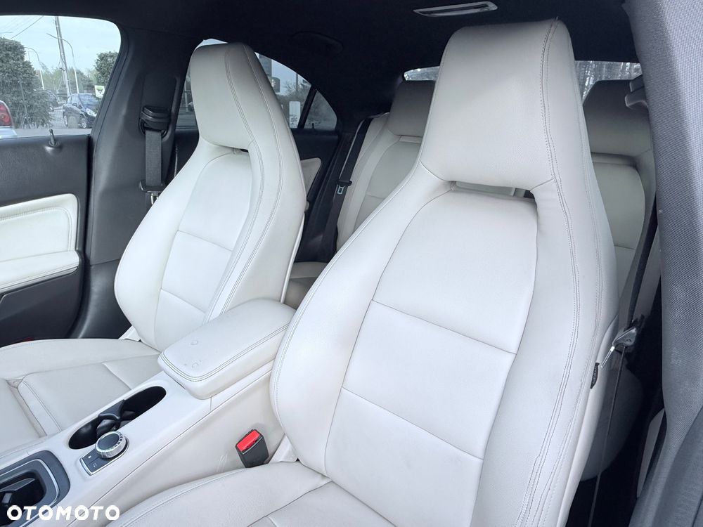 Mercedes-Benz CLA 250 7G-DCT AMG Line - 2