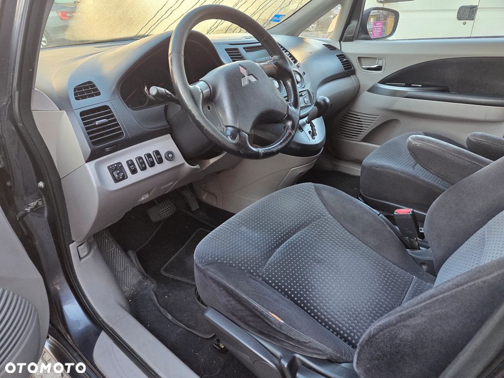 Mitsubishi Grandis - 9