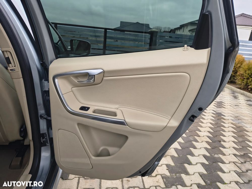 Volvo XC 60 D4 AWD Geartronic Momentum - 17